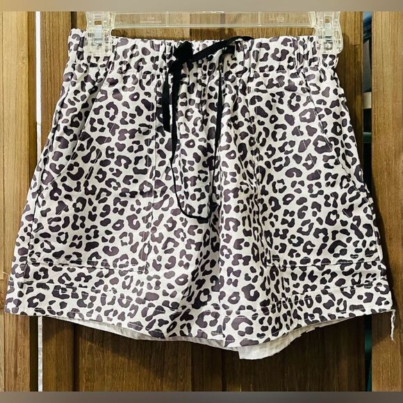 EUC Coeur de Vague comfy summer leopard shorts with drawstring and pockets. - Picture 1 of 3